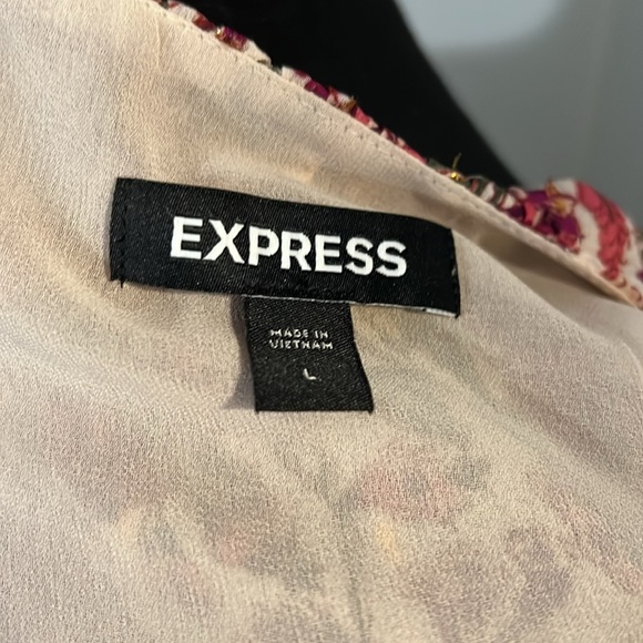 Express Blouse with Ruffle Cuffs - Picture 4 of 5